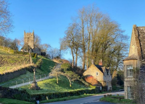 Charming 2 Bedroom Cottage in Compton Abdale, Cheltenham